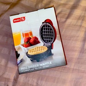 Mini waffle maker